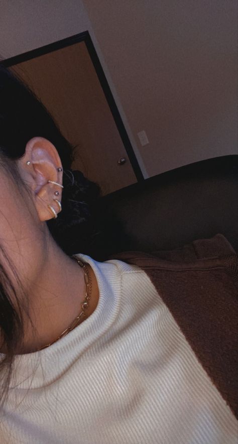 Triple ear lobes, conch, low cartilage, and forward helix #earrings #earpiercing #earpiercingideas #jewelry #fashion #cute #cuteearpiercings Triple Ear Piercing Ideas, Low Helix Piercing, Helix Piercing Ideas, Triple Ear Piercing, Triple Lobe, Ear Piercing Ideas, Forward Helix Earrings, Apple Watch Fashion, Piercing Inspo