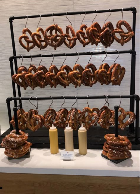 Pretzel Bar Wedding, Wedding Pretzels, Pretzel Bar, Doughnut Stand, Pretzel Bars, Bar Industrial, Donut Bar, Dessert Bar Wedding, Brewery Wedding