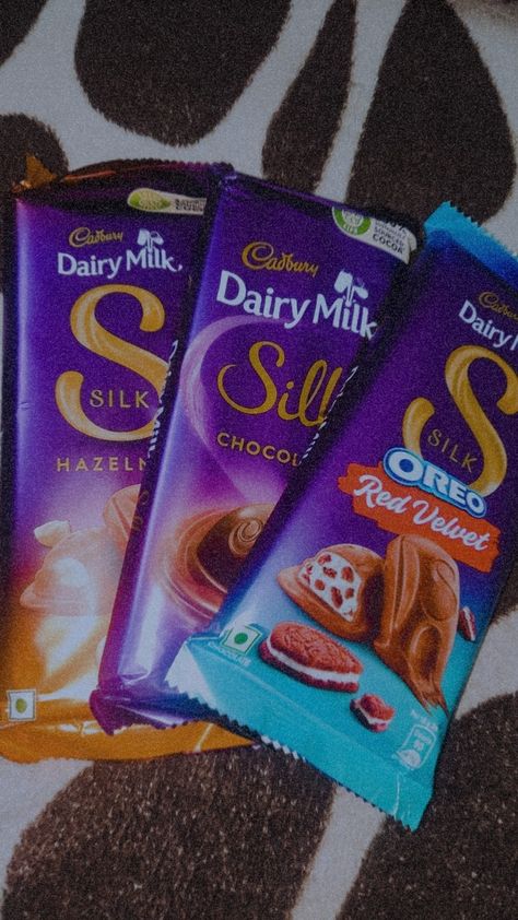 Silk Oreo, Dairy Milk Silk, Oreo Chocolate, Phone Background Patterns, Cadbury Dairy Milk, Snap Food, Phone Background, Dairy Milk, Milk Silk