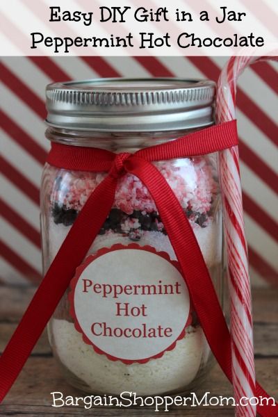 Peppermint Hot Chocolate Mix, Hot Chocolate In A Jar, Diy Gifts In A Jar, Gift In A Jar, Peppermint Hot Chocolate, Gift Jar, Mason Jar Meals, Diy Wedding Gifts, Mason Jar Gifts