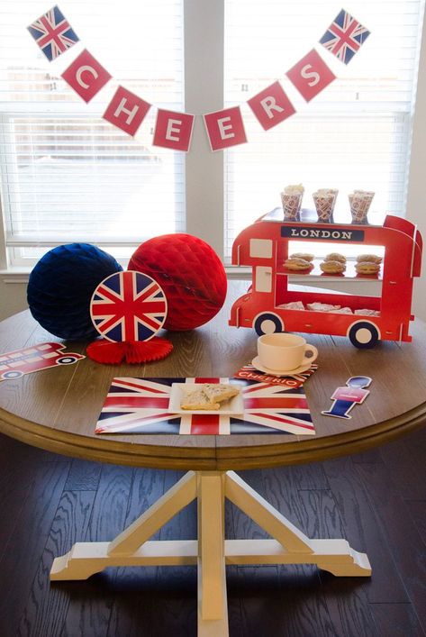 British Table Decorations, London Party Ideas, London Decorations Party, English Themed Party, London Theme Parties, Jubilee Ideas, Paddington Party, Queens Coronation, British Themed Parties