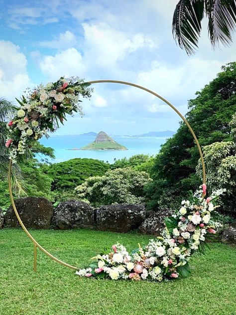 A Floral Interview with Sue Tabbal-Yamaguchi - Thursd Wedding Round Arch, Arch Boho Wedding, Bohemian Wedding Arch, Floral Wedding Arch, Wedding Decor Boho, Boho Wedding Arch, Floral Wedding Inspiration, Wedding Archway, Floral Arch Wedding