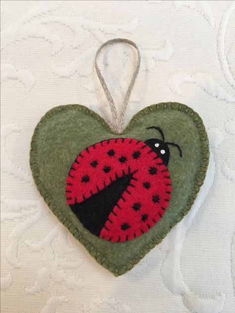 Summer Felt Crafts, Felt Beetle Pattern, Felt Insects, Felt Ladybug, Ladybug Valentines, Felted Ladybug, Felt Hearts Crafts, Ladybug Felt, Felt Hearts Valentine Embroidery