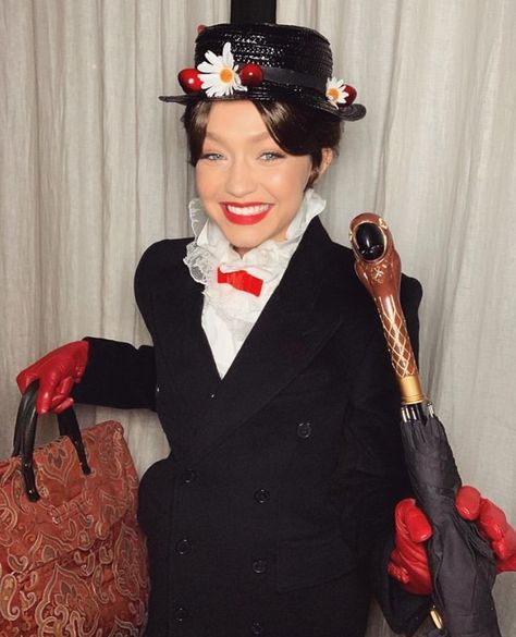 British Icons Fancy Dress Ideas, Halloween Costumes Film Characters, British Icons Fancy Dress, British Fancy Dress, Mary Poppins Disfraz, Taylor Swift Childhood, Mary Poppins Costume, Eve Costume, Gigi Hadid 2014