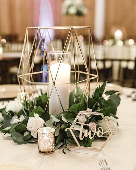 Geometric Terrarium Wedding Centerpiece, Rose Gold And Hunter Green Wedding Theme, Emerald Green And Rose Gold Centerpieces, Emerald Blush Gold Wedding, Emerald Green And Gold Wedding Table Decor, Copper And Green Wedding Centerpieces, Hunter Green Centerpieces, Sage And Champagne Wedding Centerpieces, Sage Green Wedding Centerpieces Round Table