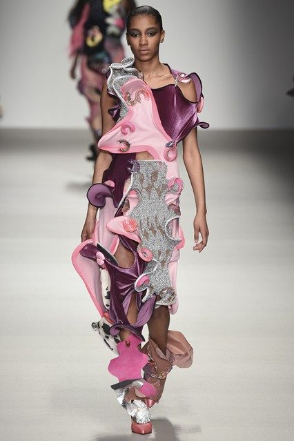 Central Saint Martins MA London Fashion Week AW '15'16 Avangard Fashion, Matty Bovan, Sculptural Fashion, Graduation Style, 3d Studio, Central Saint Martins, Textiles Fashion, Moda Vintage, Mode Inspo