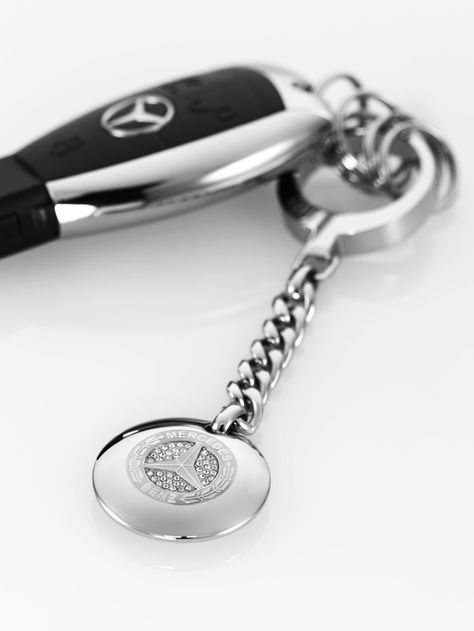 Mercedes Accessories, Mercedes Benz Accessories, Vintage Mercedes, Luxury Car Garage, Car Life Hacks, Luxury Lifestyle Aesthetic, Mercedes Slk, New Luxury Cars, Key Keychain