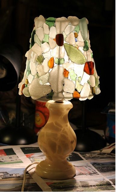 Seaglass Lampshade, Sea Glass Chandelier, Homemade Presents, Altered Objects, Recycled Lamp, Broken Glass Crafts, Beach Glass Art, Glass Art Projects, Glass Lamps