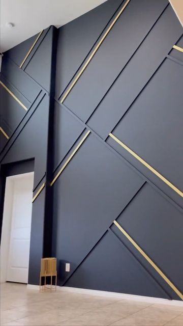 Gold Wall Accents Decor, Interior Design For Salon, Black And Gold Feature Wall, Accent Wall With Lighting, Home Accent Walls, Feature Walls Living Room, Black And Gold Accent Wall, Accent Staircase Wall, Braiding Room Ideas