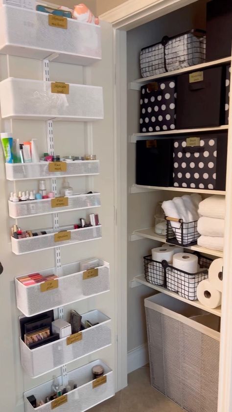 Linen Closet Organization Hallway, Organization Kids Room, Hall Closet Organization, Small Linen Closets, Cleaning Closet Organization, Organize Makeup, Organizing Linens, Cleaning Organization, Makeup And Skincare Products