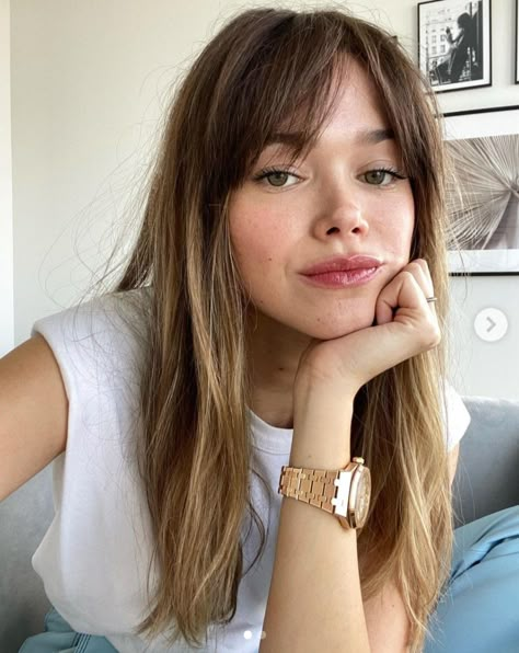 Valeria Lipovetsky, How To Style Bangs, Long Hair With Bangs, Mid Length Hair, Curtain Bangs, Hair Today, Hair Dos, Hair Day, Hairstyles With Bangs