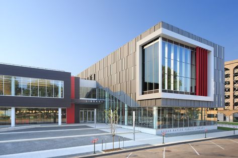 Cedar Rapids Public Library - Metal Design Systems Circular Architecture, Library Exterior, Architecture Library, Public Library Design, Shaw Contract, School Building Design, Architect Magazine, Library Architecture, Public Architecture