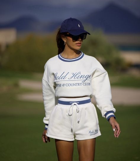 Old Money Tracksuit, Tennis Street Style, Tenniscore Outfit, Golf Aesthetic Outfit, Vintage Tennis Aesthetic, Golf Girlfriend Outfit, Sporty Outfits Aesthetic, Sporty And Rich Aesthetic, Summer Sports Outfits