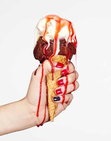 ice cream Ice Cream Photography, Melting Ice Cream, Ice Cream Art, Ice Cream Pops, Mode Editorials, Ice Cream Day, Ice Cream Brands, Eating Ice Cream, Make Ice Cream