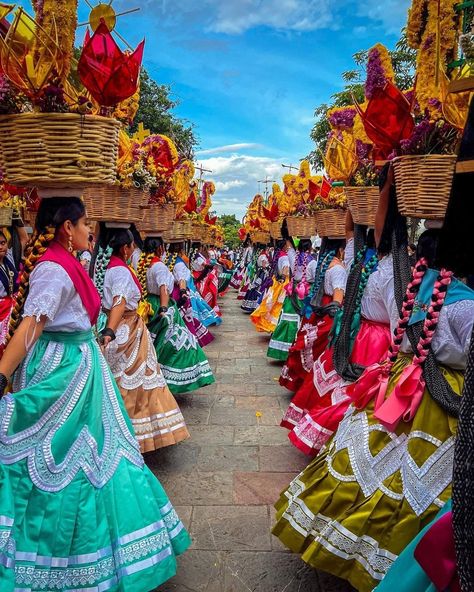 Chicano Love, Ballet Folklorico, Travel Culture, Branding Process, Visit Mexico, Mexican Dresses, North And South America, Mexican Culture, Caribbean Sea