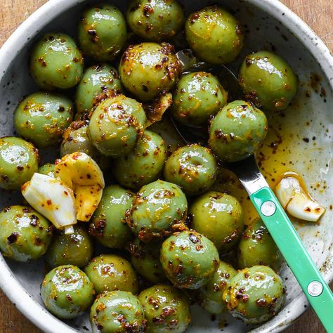 Marinated Green Olives Marinated Green Olives, Green Olive Appetizer Ideas, Nut Free Pesto, Olive Appetizer, Gingerbread Competition, Miso Chicken, Olive Oil Bread, Simple Appetizer, Cravings Recipes