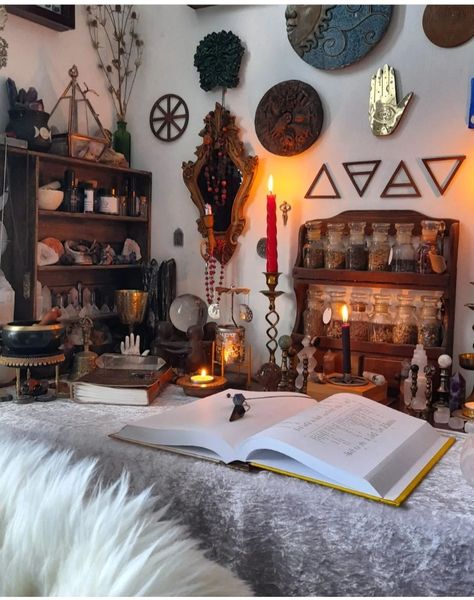 Wicca Altar Setup, Wicca Home Decor, Witchy Altar Aesthetic, Alter Space Ideas, Cosmic Witch Altar, Esoteric Bedroom, Alters Spiritual Ideas, Elemental Altar, Spiritual Aesthetic Room