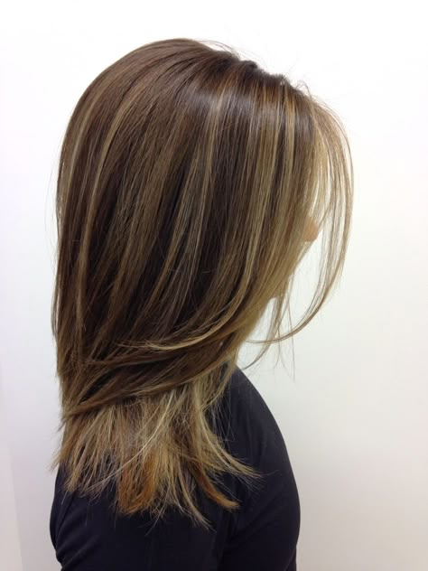 Single Process Hair Color Blondes, Brown Layered Hair With Highlights, Brown Hair With Highlights And Layers, Layered Hair With Highlights, 90s Highlights Hair, Crown Highlights, Root Balayage, Winter Highlights, Highlights Brown Hair Balayage