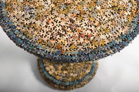 WOW Puzzle table!! @Georginalette Cuadros Cuadros Puzzle Pieces Crafts, Jigsaw Puzzle Crafts, Puzzle Piece Art, Puzzle Piece Crafts, Jigsaw Puzzle Table, Free Jigsaw Puzzles, Puzzle Ideas, Puzzle Table, Puzzle Crafts