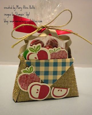 Marvelous Possibilities: Apple basket treat holder Apple Cards, Paper Purses, Apple Basket, Apple Collection, Paper Craft Techniques, Apple Baskets, Paper Purse, Treat Holders, Gift Holders