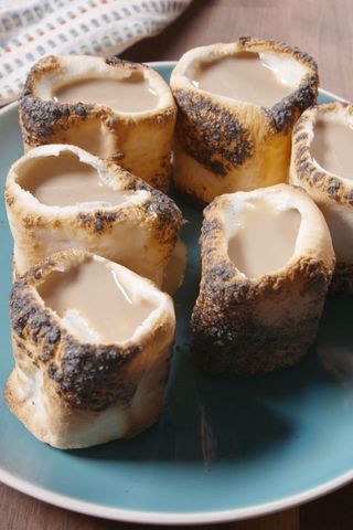 Marshmallow Shots, Baileys Irish Cream Recipes, Fourth Of July Drinks, Irish Cream Recipe, Summer Campfire, Pudding Shots, Shot Recipes, Toasted Marshmallow, Drinks To Try