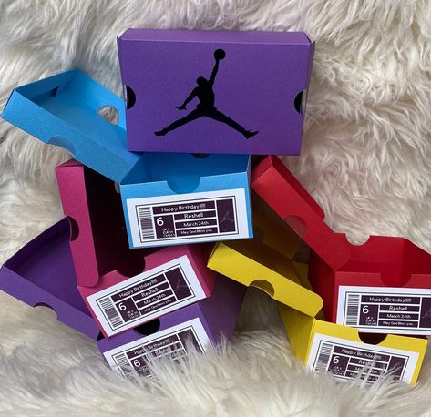 Nike Party, Mini Nike, Ball Birthday Parties, Party Favors Wedding, Sneakers Box, Basketball Birthday, Ball Birthday, Event Favors, 13th Birthday Parties