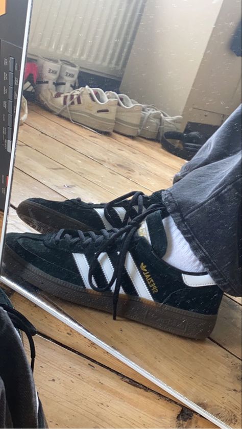 Black Spezials Adidas, Black Adidas Spezial, Adidas Spezial Black Outfit, Adidas Spezial Black, Adidas Spezial, Fit Inspo, Black Outfit, Black Adidas, Fitness Inspo