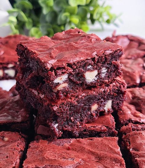 Red Velvet Brownies Recipe, Red Velvet Brownies, Dairy Free Brownies, Flourless Brownies, Bakers Chocolate, Chewy Brownies, Brownie Ingredients, Mince Pies, Fudgy Brownies