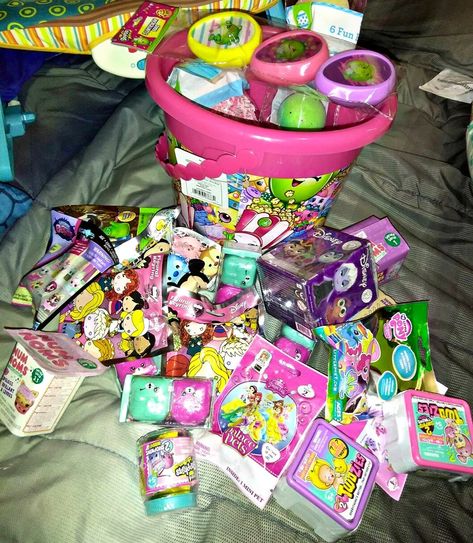 My daughter has been OBSESSED with Blind Bags since they came out a couple of years ago! #ShopkinsBlindBags #DisneyBlindBoxes #BlindBags This was her Easter basket for 2017! She loved and still loves Blind/Mystery bags & boxes! Shopkins Toys, Mystery Bags, Childhood Memories 2000, Kids Memories, Nostalgic Toys, Blind Bags, Mini Things, Lol Dolls, Fun Crafts For Kids