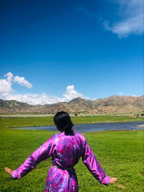 Mongolian traditional costume Mongolian Woman, Mongolian Girl, Mongolian People, Mongolian Clothing, Couples Poses, Deja Vu, Traditional Costume, Couples Poses For Pictures, Couple Images