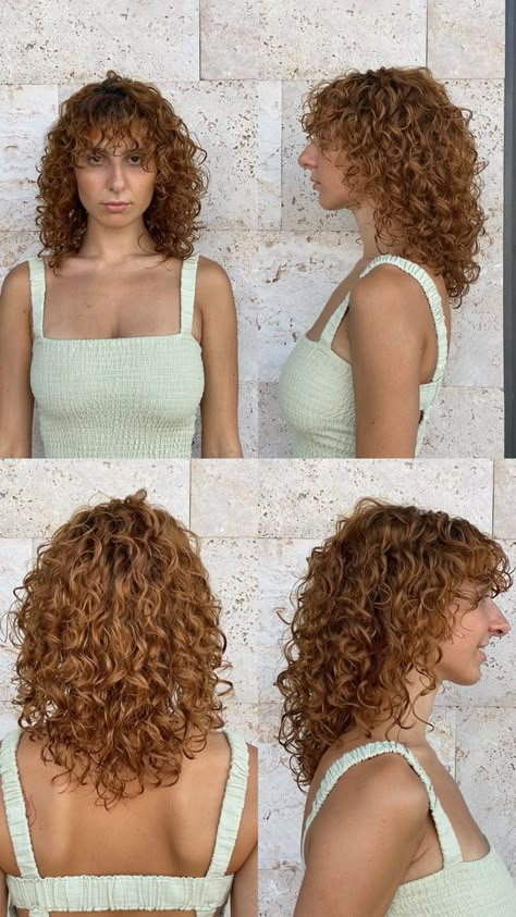 Curly Haircuts 2023 Trends, Wolf Cute Curly Hair, Lion Haircut Women Curly, Shag Hairstyles Curly Hair Short, Wolf Cut Ricci, Natural Curly Shag Haircut, Shaggy Curly Haircuts, Short Curls With Bangs, Curly Wolf Cut With Curtain Bangs