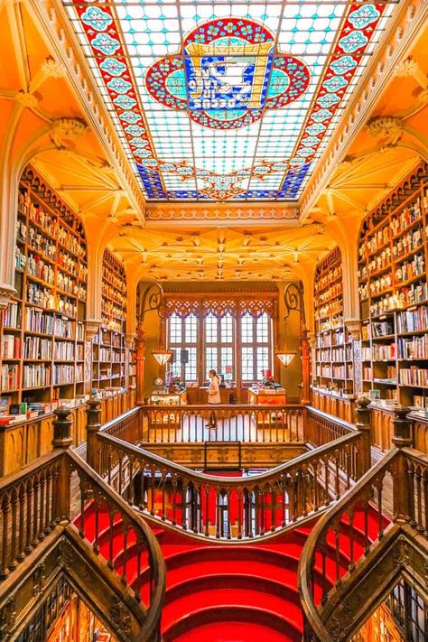 Livraria Lello, Harry Potter Tour, Book Shops, Comic Ideas, Metal Stairs, Stair Remodel, Concrete Stairs, Itinerary Planning, Diy Stairs