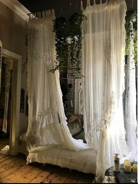 Room Deco, Redecorate Bedroom, Aesthetic Rooms, Dreamy Room, Canopy Bed, Dream Room Inspiration, Design Del Prodotto, Meditation Room, Diy Curtains