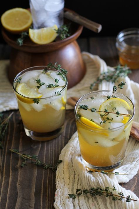 Fall Inspired Drinks, Cocktail Fruit, Bourbon Cocktail, Creative Cocktails, Healthy Cocktails, Lemon Thyme, Lemon Drink, Spring Cocktails, Bourbon Cocktails