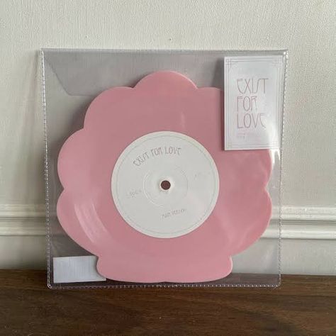 Aurora Vinyl, Vinyl Records Aesthetic, Records Aesthetic, Cd Packaging, Vinyl Aesthetic, Turn Table Vinyl, Birthday Wishes For Myself, Baby Pink Colour, Record Collection