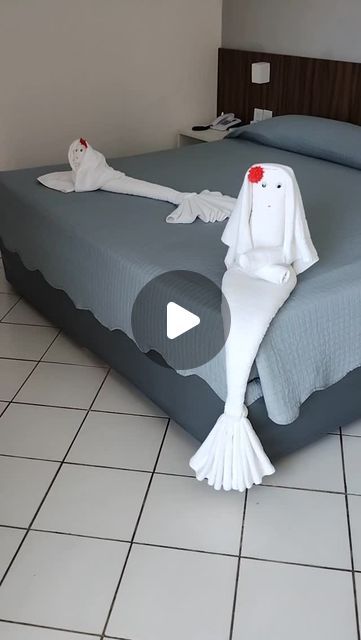 Towel Sculpture, Towel Folding, Folding Towels, Towel Animals, Towel Crafts, Towels, Sculpture, Hotel