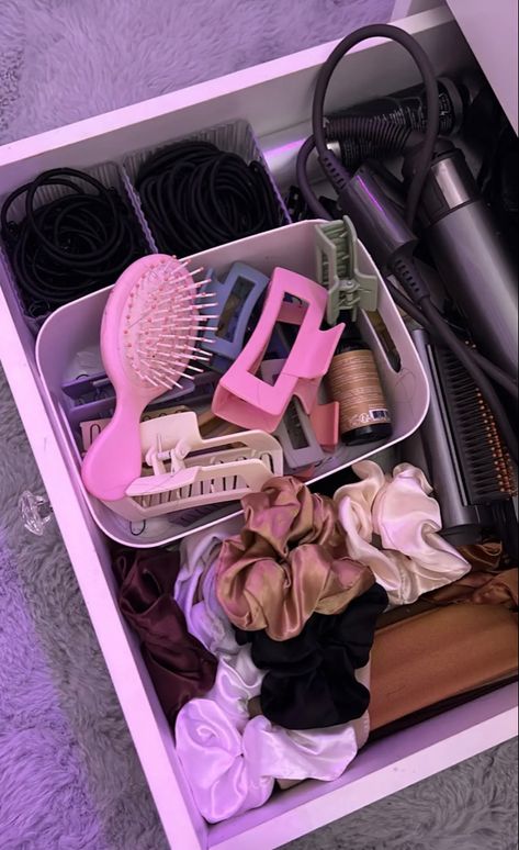 Penyimpanan Makeup, Room Organization Bedroom, Makeup Drawer, Smink Inspiration, Girly Room, Hair Essentials, Bath And Body Care, Hair Routine, Pink Girly Things