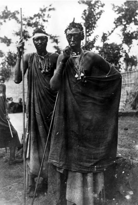 Rwandan Culture, Paul Kagame, Warrior Pose, African Royalty, Traditional Culture, The Great Lakes, African Print Dresses, African History, Historical Pictures