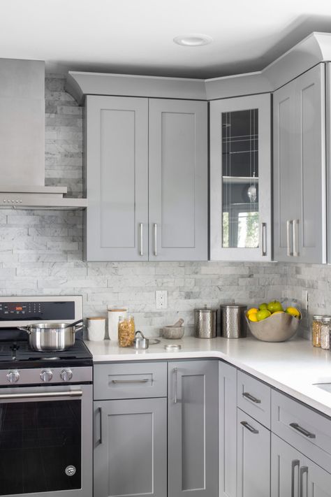 Kitchen With Grey Cabinets And White Countertops, Backsplash For Light Grey Cabinets, Grey Kitchen Colour Scheme, Grey Cabinets With Black Hardware, Blue And Grey Kitchen Decor, Backsplash For Grey Cabinets, Black And Grey Kitchen Ideas, Grey Kitchen Backsplash Ideas, Kitchen With Grey Cabinets