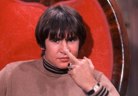 Celebrity Middle Finger, Davy Jones Monkees, Michael Nesmith, I Salute You, Davy Jones, Stuck In The Middle, The Monkees, Funny Photos, Famous People