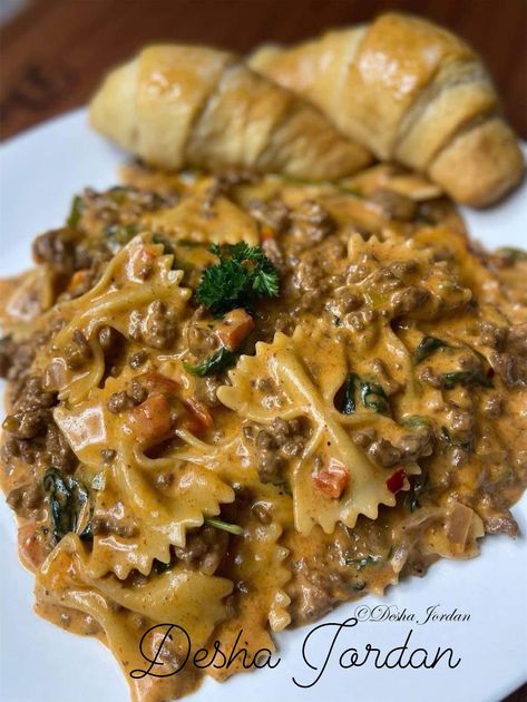 Meals By Desha - Delicious Hamburger Helper!! Step by Step... Hamburger Helper Stroganoff, Fall Comfort Food, Homemade Hamburgers, Hamburger Helper, Cheap Dinners, Healthy Lifestyle Food, Beef Stroganoff, Food Goals, Authentic Recipes