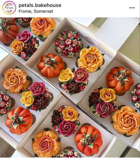 Halloween Floral Cupcakes, Halloween Flower Cupcakes, Fall Buttercream Flowers, Fall Buttercream Cupcakes, Fall Baby Shower Cupcakes, Fall Floral Cupcakes, Fall Cupcakes Ideas, Fall Decorated Cupcakes, Fall Cupcake Decorating