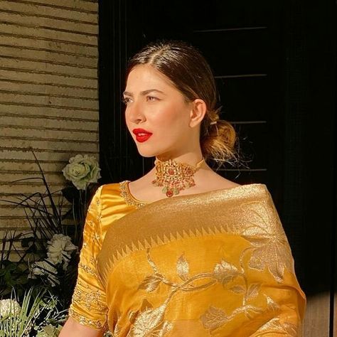 Fiza Khawar, Nimal Khawar, Naimal Khawar, Branded Dress, Hyderabadi Jewelry, Velvet Saree, Nishat Linen, Indian Sari Dress, Bridal Dresses Pakistan