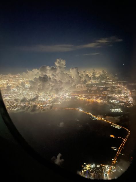 Travel Plane Aesthetic, Diy Photo Cube, Night Flying, Plane Aesthetic, Airplane Photos, Travel Plane, Photo Cube, Miami Travel, Catch Flights