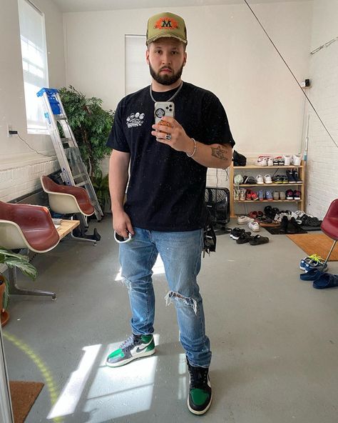 Andy Mineo’s Mirrror on Instagram: “if you could put one thing on a billboard what would it be? 👀 Mine would be “buy miner league merch” 😂” Andy Mineo, Christian Rap, Be Mine, Street Fashion, Rap, The One, Street Style, On Instagram, Quick Saves