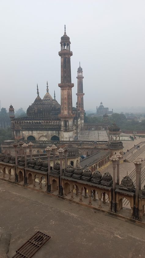 Bada Imambara Lucknow Bada Imambara Lucknow, Lucknow Snap, Imambara Lucknow, Beautiful Mosque, Agra Fort, Makkah Madina, Vacation Videos, Nature Instagram, Beautiful Mosques