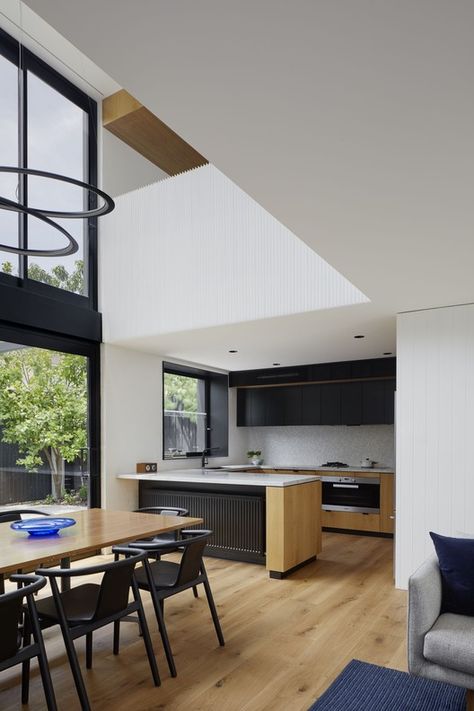 Gallery of South Yarra Void House / Andrew Child Architect - 14 Japan Scandinavian, Slow House, Light Hardwood Floor, Australian Kitchen, Victoria Gardens, Latest Kitchen Designs, Desain Pantry, Notting Hill London, Light Hardwood