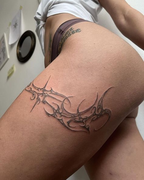 Thigh Tattoos Women Cybersigil, Cibercigilismo Tattoo, Cybersigilism Tattoo Thigh, Back Thigh Tattoos Women, Cyberpunk Tattoos, Cyberciligism Tattoo, Back Of Thigh Tattoo, Cute Thigh Tattoos, Cyberpunk Tattoo