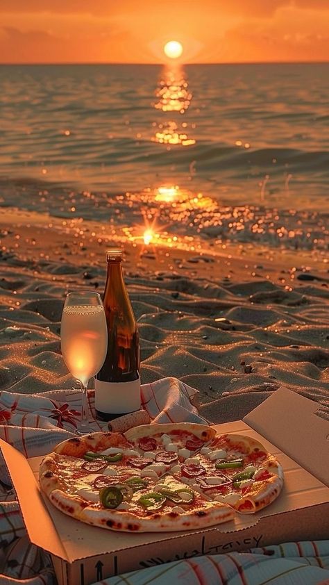 Wine At The Beach, Beach Picnic Date, Wine On The Beach, Picnic Date Ideas, Date Inspiration, Romantic Beach Picnic, Pizza And Wine, Picnic Planning, Night Picnic