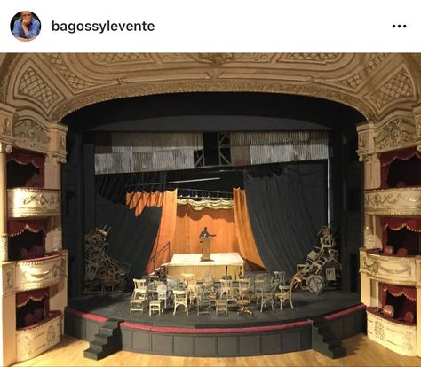 Mini Theater Stage Diy, Theatre Set Model, Prop Table Theatre, Miniature Theater Stage Design, Set Pieces Theatre, Down Ceiling Design, Theater Architecture, Cardboard Model, Toy Theatre